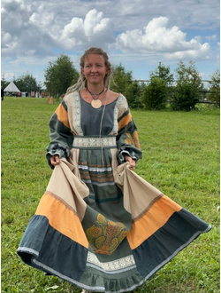 Платье праздничное из крапивы "Павлин Мавлин"