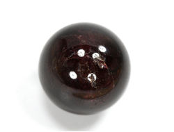 Шар Гранат Альмандин, Индия (16 мм, 8,1 г) №35925