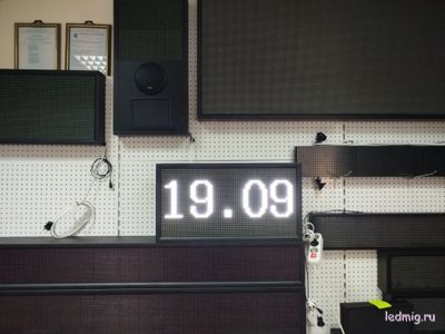 Уличные часы-[88:88]-t-370х690мм (белый)