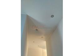 Слив воды с натяжного потолка