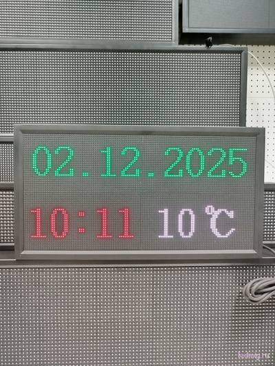 Часы-календарь с температурой 370х690мм все цвета