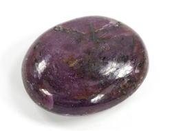 Корунд красный (рубин), полировка плоская (светится в УФ), Мьянма (30*24*12 мм, 24 г) №35655