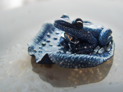 "Синяя Китовая лягушка", волшебная мини-брошь с гематитовой звёздочкой