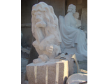 Статуя задумчивый лев