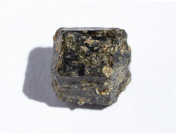 Вилуит, кристалл, в ассортименте, Якутия (10-12 мм, 1,8-2,3 г) №18717