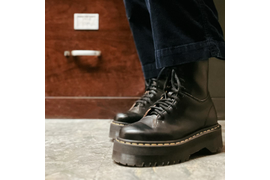 Ботинки Dr Martens 1460 JADON на толстой платформе в классическом черном цвете.