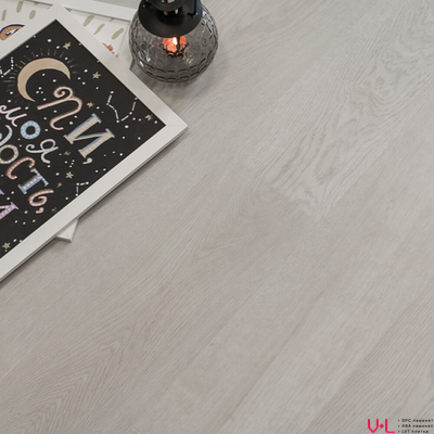 Кварцвиниловая плитка Fine Floor Дуб Капри FF-2071 в интерьере детально