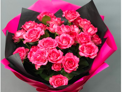 Букет из кустовых роз "Малинка"