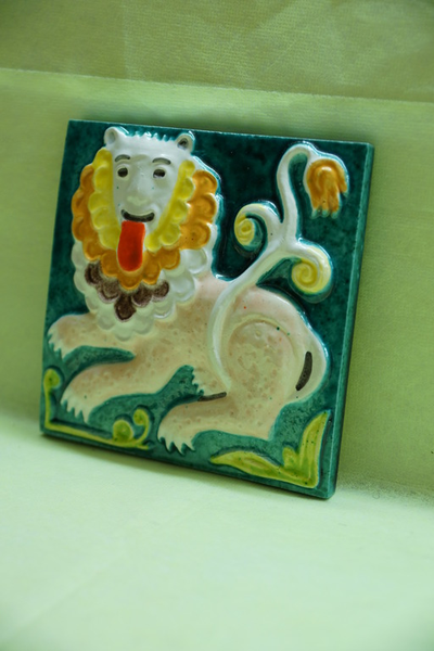 Лев Властный (изразцовая плитка)