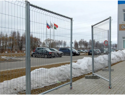 Переносные строительные ворота на бетонных блоках для временного забора стройплощадки