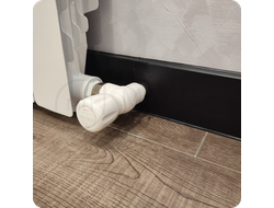 Плинтус ХДФ Dollken Cubu Flex Life 100мм Х 2,5 м 1144 Черный в интерьере 12