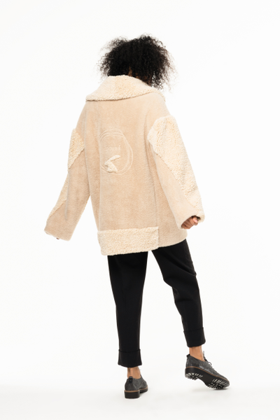 polupalto-iskusstvenniy-mekh-lookre-fabrika-flirt-moskva