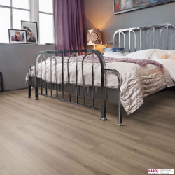 Дизайнерский пол Disano Classic Aqua Дуб Табачный 543735 в интерьере комнаты