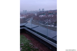 Стеклянные ограждения на алюминиевом анодированном профиле. Стекло закаленное триплекс толщиной 12мм (6+2+6) Стеклянное  ограждение балкона в г. Казани, ЖК Алтын Яр