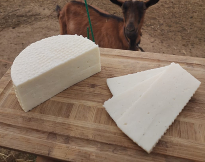 Полутвердый козий сыр из козьего молока чешских коз на французской закваске | ферма Сытникъ