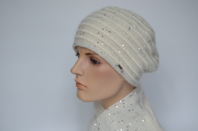 Белый вязаный берет полосами с пайетками Vizio Италия 8067 B