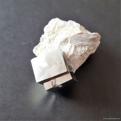 Пирит, кристаллы на породе. Испания. 31*34*25мм