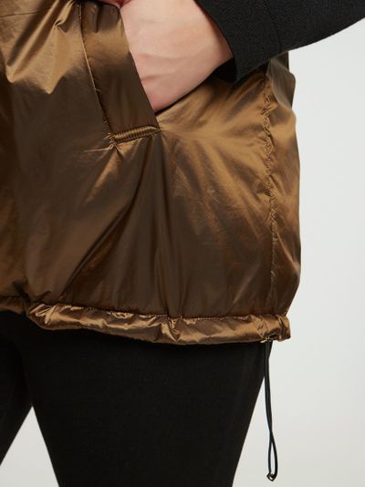 Жилет на синтепоне с капюшоном