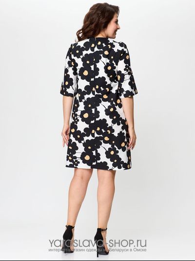 Платье прямого силуэта черно-белое с рисунком