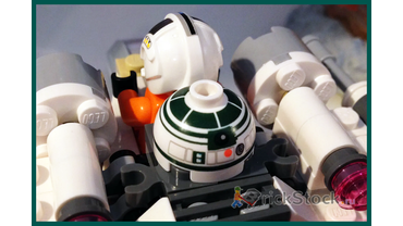 Минифигурка Пилота и Головная Часть Астродроида из Набора LEGO # 75032.