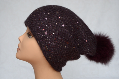 Сливовая шапка Vizio 6161 с помпоном и украшениями