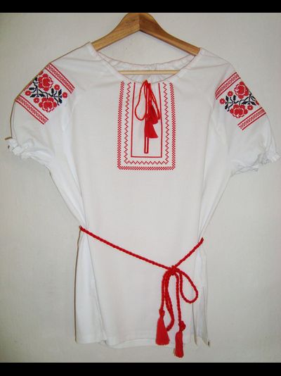 Женская вышиванка "Розы"