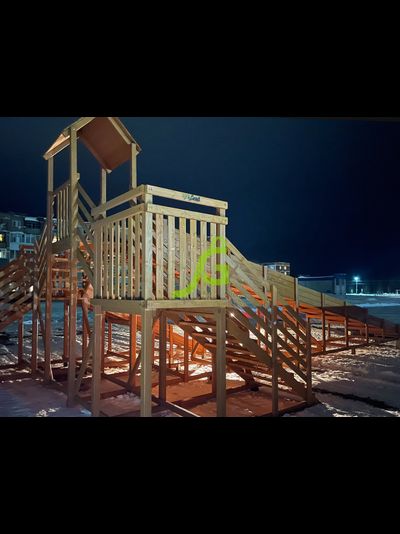 Зимняя деревянная горка "Snow Fox 12 м" с двумя скатами (две лестницы)