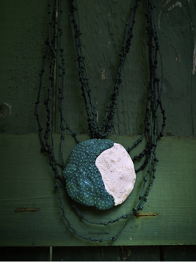 Сказки братьев Гримм. Кулон (колье) из полимерной глины с каплями "росы" - украшение в стиле фэнтези