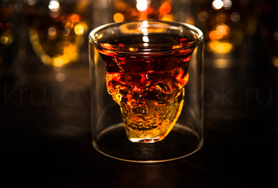 фото бокал череп