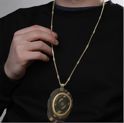 (АРТИКУЛ: 8996/02) КОЛЬЕ ЖЕНСКОЕ, КРУПНАЯ ПОДВЕСКА В КОРИЧНЕВ)-БЕЖЕВЫХ ТОНАХ, ЮВЕЛИРНЫЙ ПЛАСТИК, ЗОЛОТИСТАЯ ЦЕПОЧКА