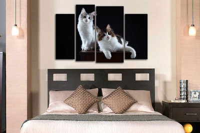 Модульная картина "Статуэтки на тумбочке"