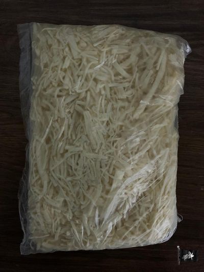 Сыр ТМ ФЕРМЕРСКИЙ "ПАУТИНКА" белый с чесночком (Сырный продукт)