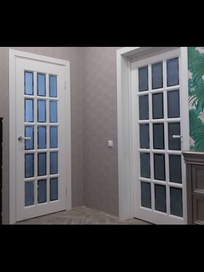 ЙОШКАР-ОЛА. МАССИВ СОСНЫ. КЛАССИКА (АНГЛИЙСКАЯ РЕШЕТКА)  ЭМАЛЬ БЕЛАЯ, ПОЛОТНО ОСТЕКЛЕННОЕ (ФАЛЬШФАЦЕТ)