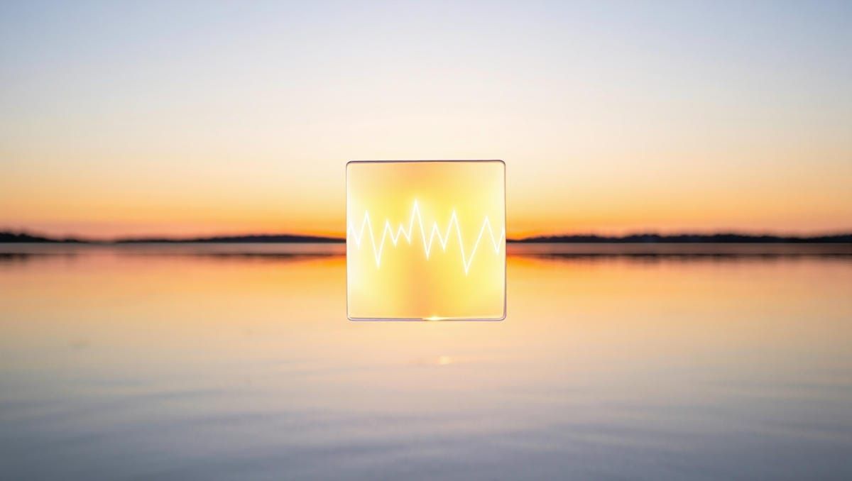 Схематичное светящееся изображение дыхательного квадрата на фоне спокойного пейзажа.