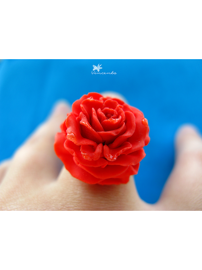 Летнее кольцо в виде алой розы - "Волшебная роза с капельками росы"