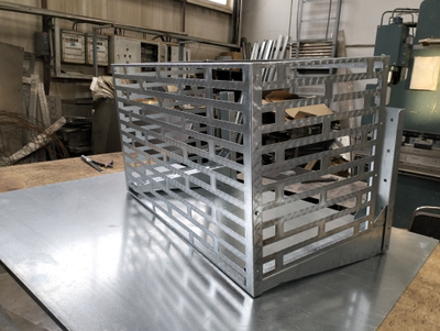 Корзина кондиционера с кронштейнами, с  прямоугольными отверстиями