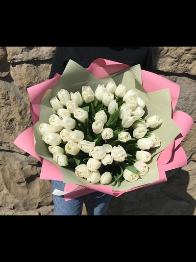 45 белых тюльпанов