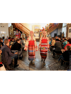 Русская народная женская рубаха "Покосная с плетеным поясом."