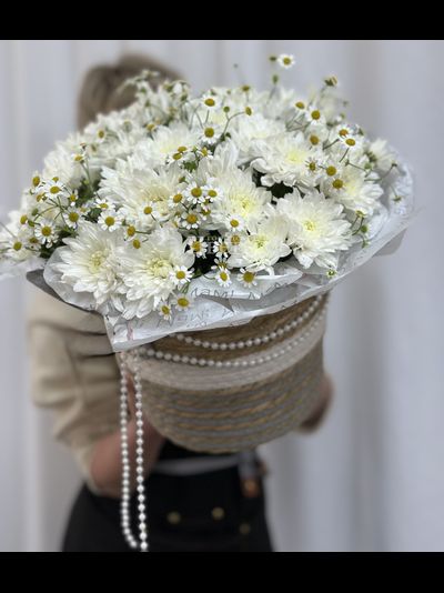 Корзина с ромашками