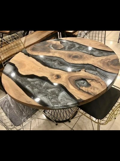 круглый стол из спила с рекой