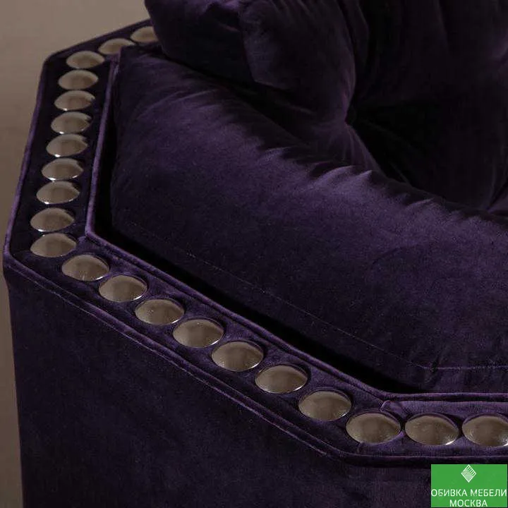 Обивка дивана гвоздики