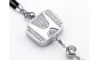 ПОДВЕСКА-АРОМАТИЗАТОР С ЛОГОТИПОМ АВТО