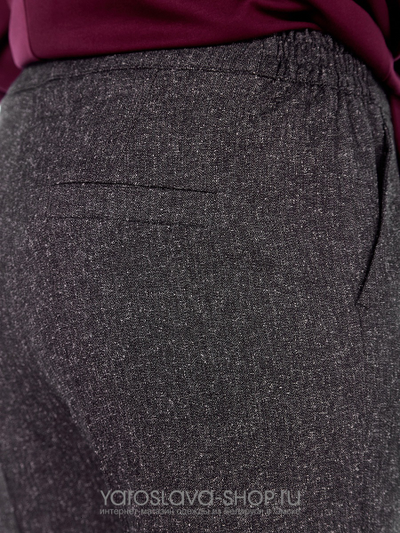 Женский  комплект: бордовый джемпер и темно-серые брюки