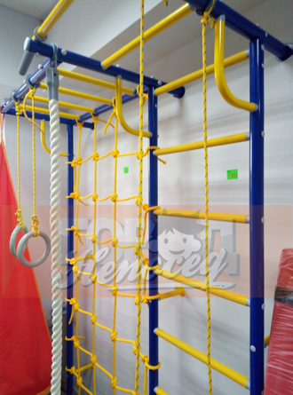 Роки с рукоходом и веревочной сеткой