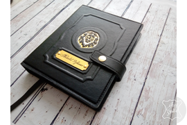 Кожаный ежедневник  - органайзер с тиснением головы льва и именной шильдой