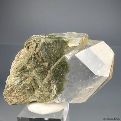 Горный хрусталь с включениями хлорита. Северная Осетия. 55*40*18мм.