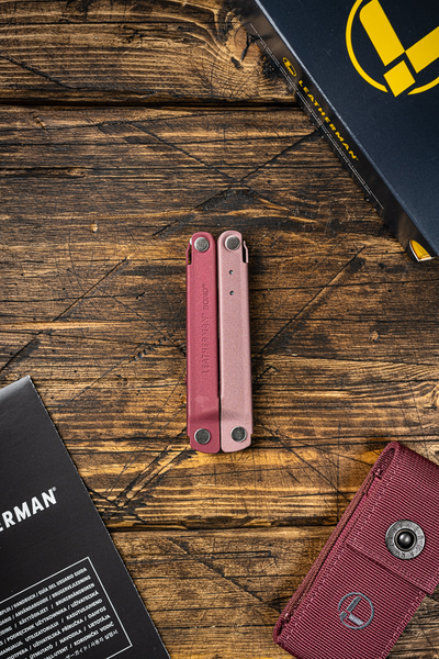 Leatherman Bond с чехлом на кнопке Cranberry