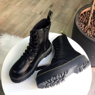 Ботинки Dr. Martens Jadon Smooth на платформе черные в Сургуте