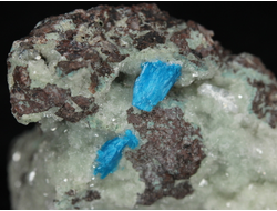 Кавансит, кристаллы на породе, Индия (42*32*21 мм, 31 г) №28636