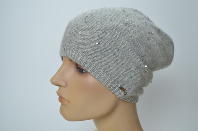 Серая тонкая итальянская шапка с пайетками